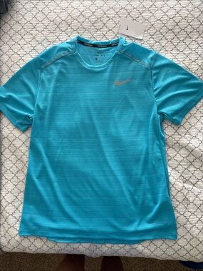 Nike Men’s Dri-FIT Short Sleeve Training Shirt - Blue Large
